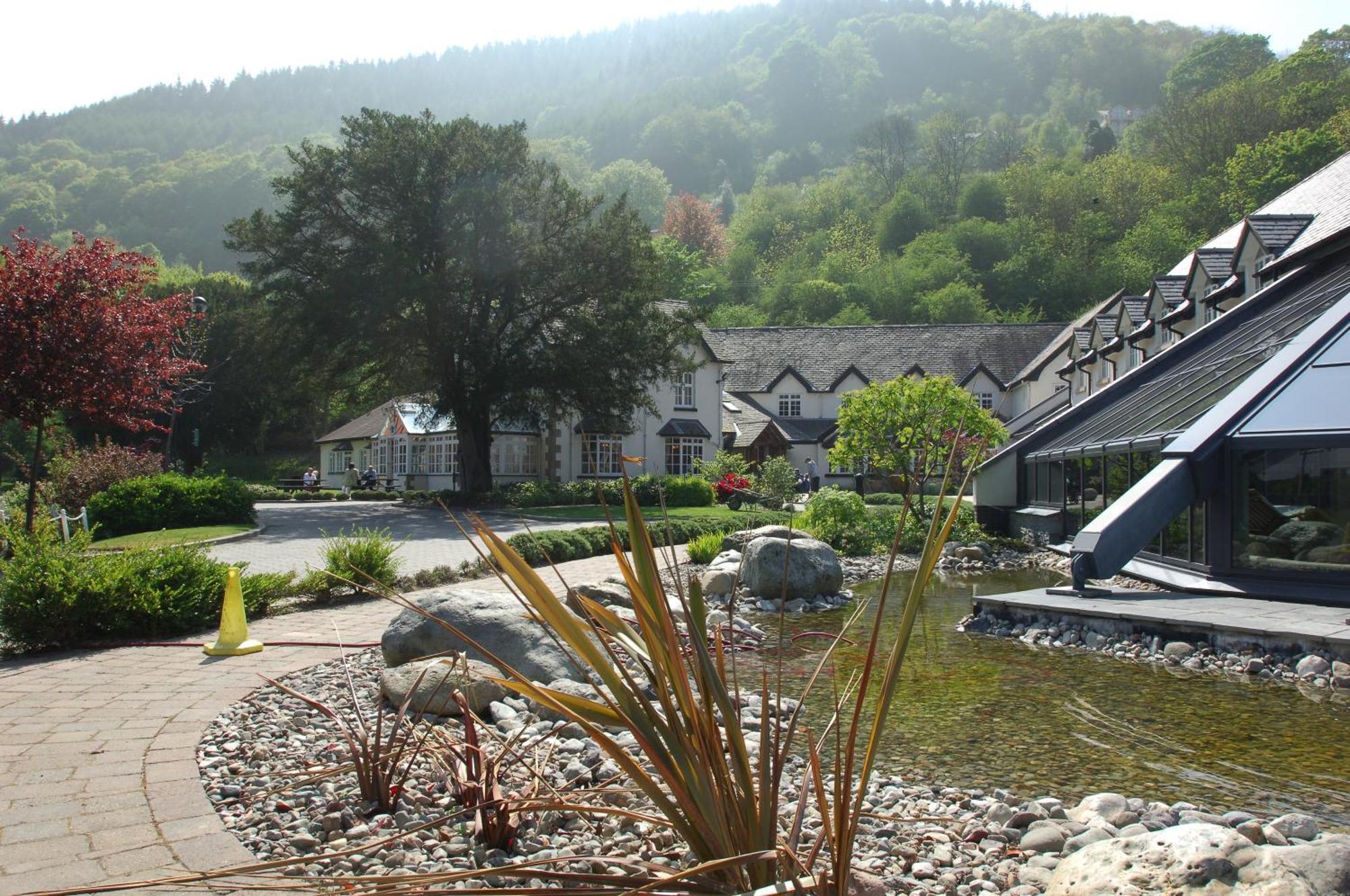 Wild Pheasant Hotel & Spa Llangollen Exteriör bild
