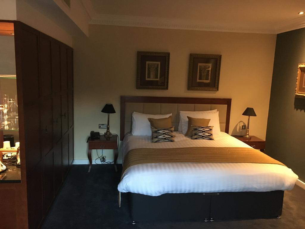 Wild Pheasant Hotel & Spa Llangollen Exteriör bild