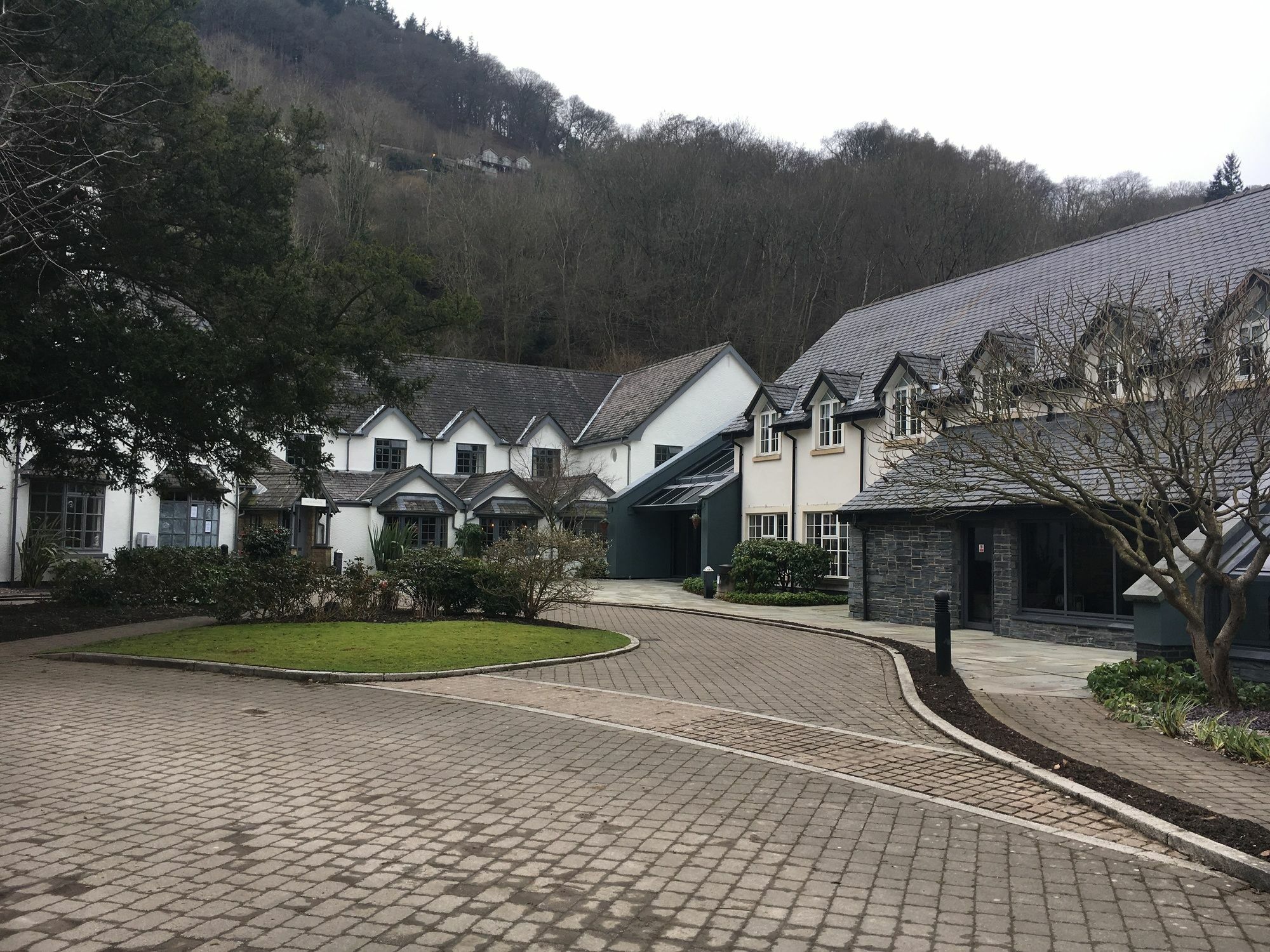 Wild Pheasant Hotel & Spa Llangollen Exteriör bild