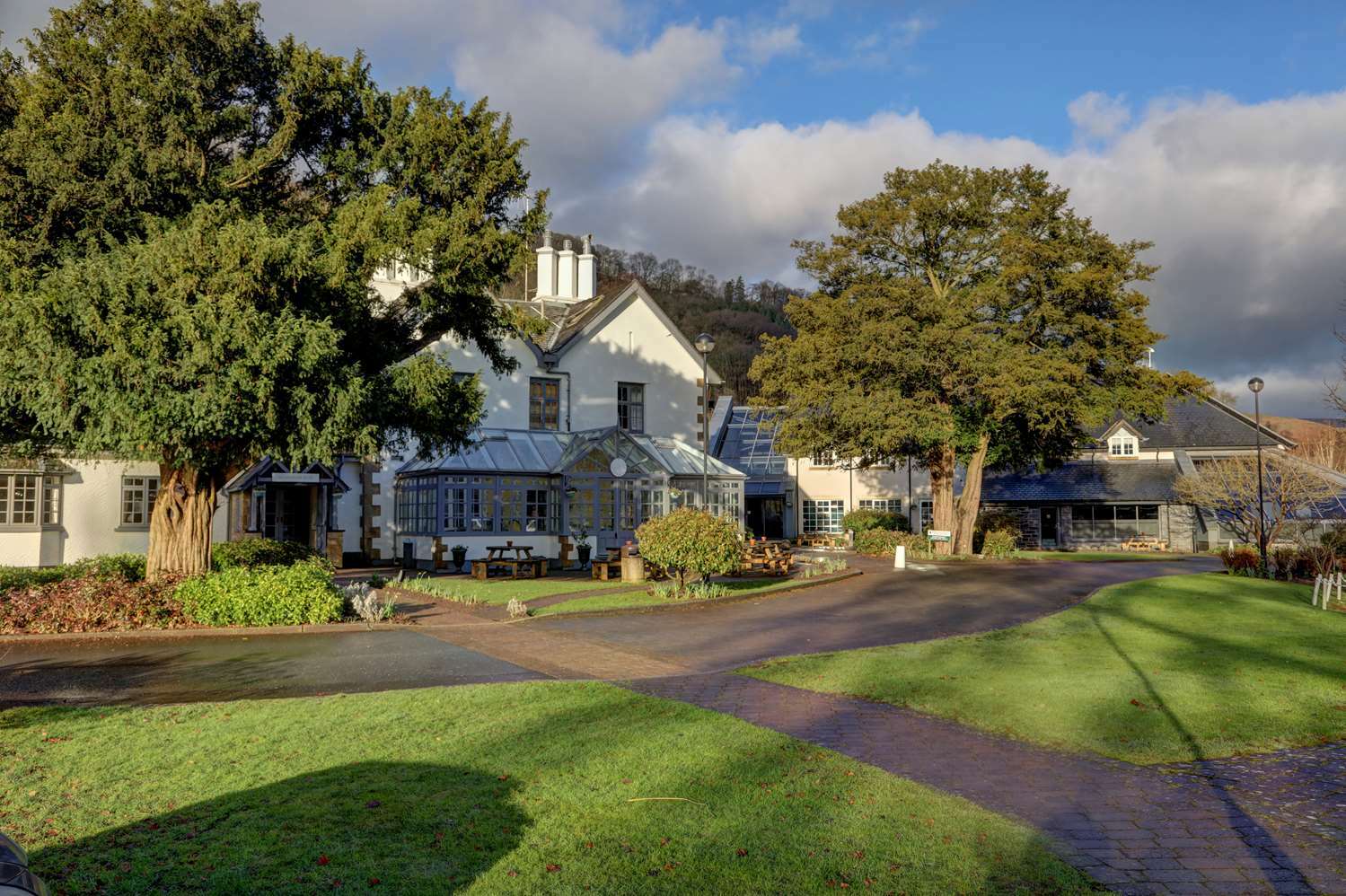 Wild Pheasant Hotel & Spa Llangollen Exteriör bild