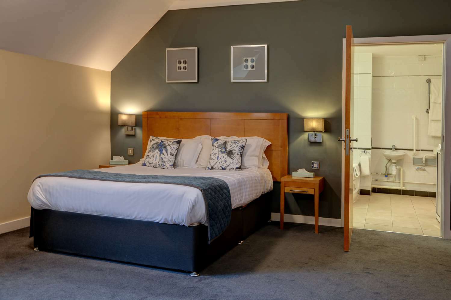 Wild Pheasant Hotel & Spa Llangollen Exteriör bild