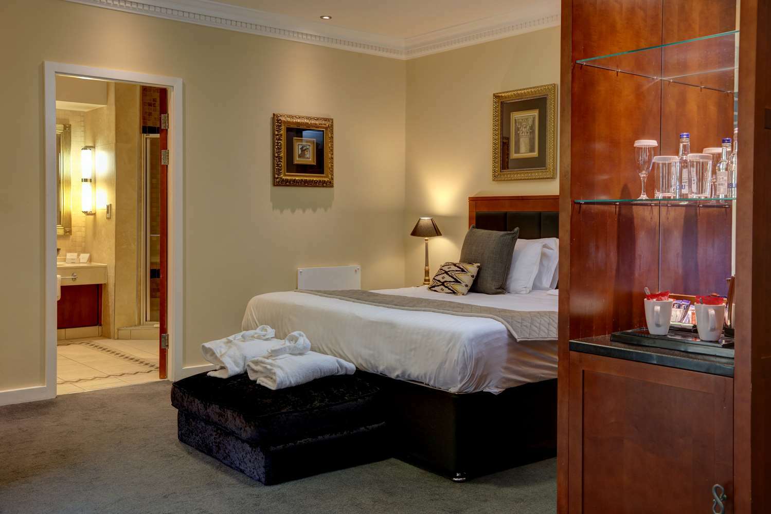 Wild Pheasant Hotel & Spa Llangollen Exteriör bild